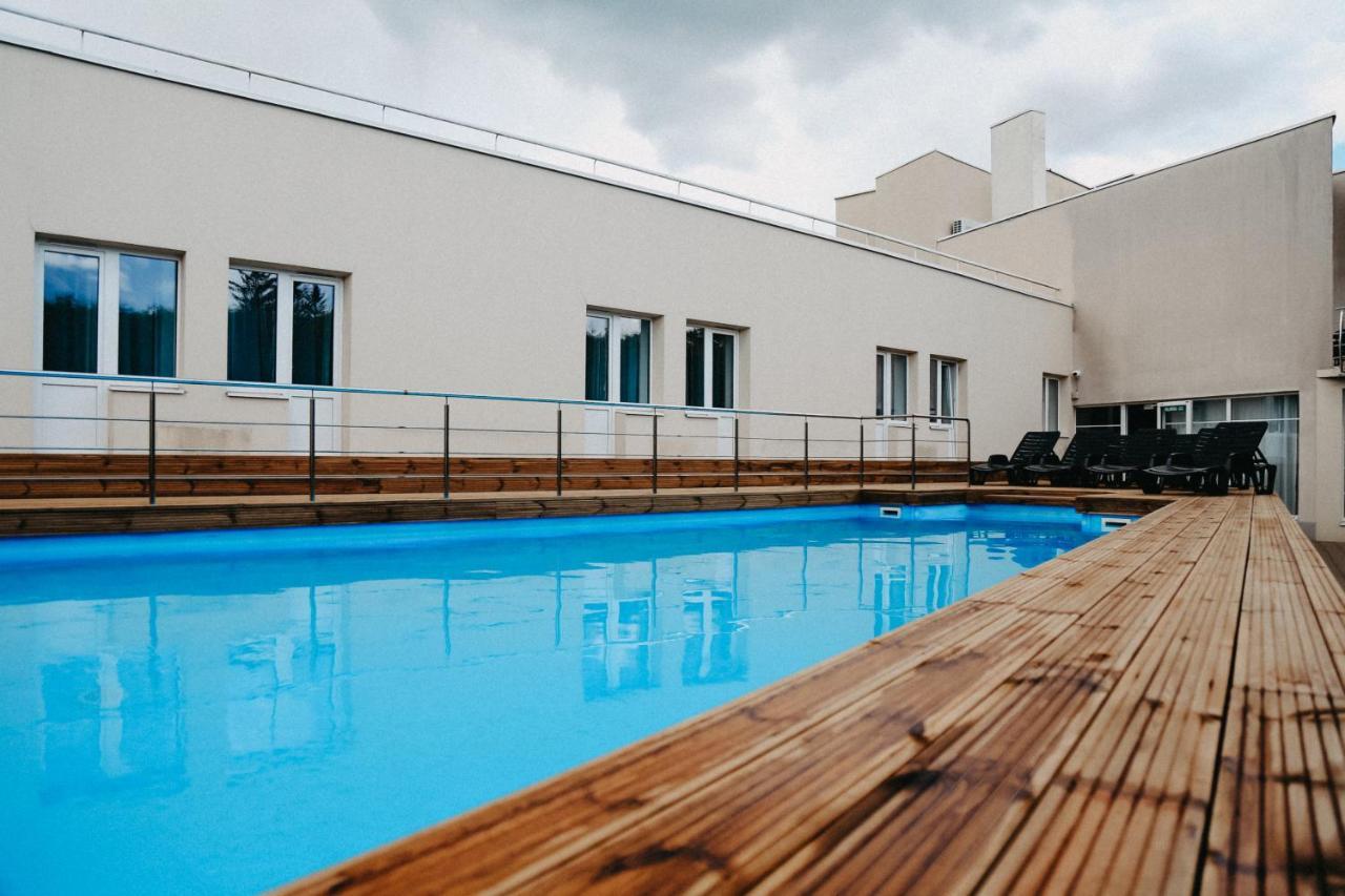 Hotel Vesiroos Pärnu Exterior foto
